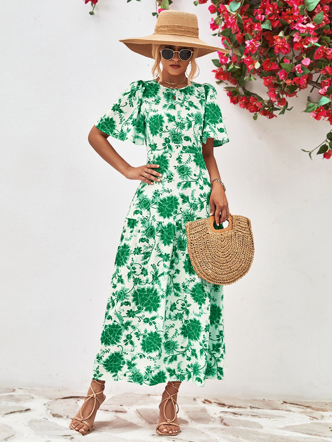 Effortlessly Elegant Dress with a Timeless Design