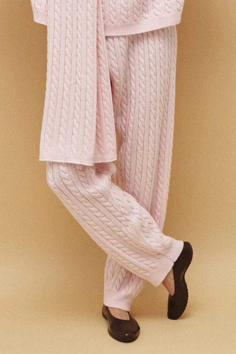 Well Tailored Pants with a Graceful Silhouette