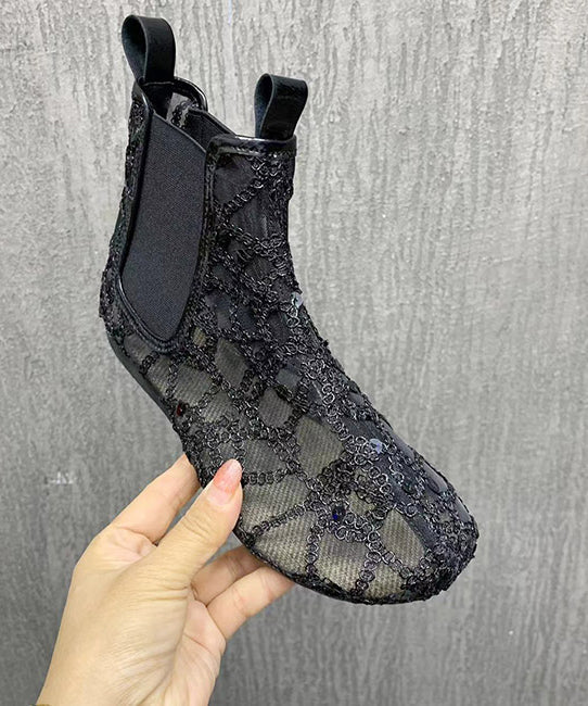 Well Tailored Boots with a Graceful Silhouette