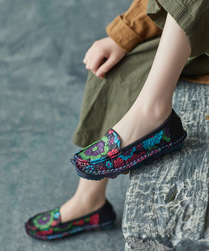 Effortlessly Elegant Shoes with a Timeless Design