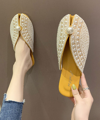 Well Tailored Sandals with a Graceful Silhouette