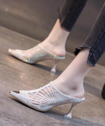 Well Tailored Heels with a Graceful Silhouette