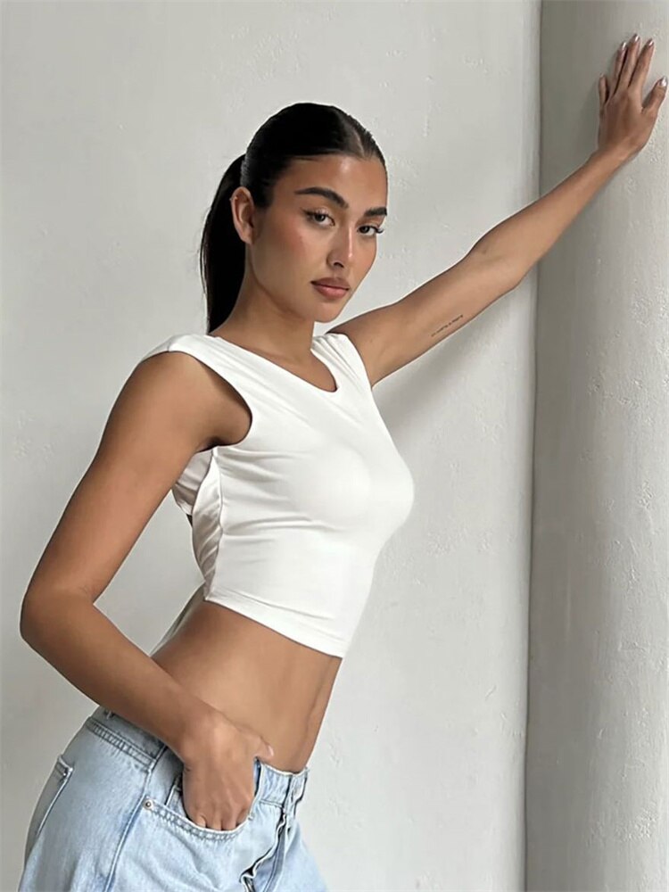Well Tailored Top with a Graceful Silhouette