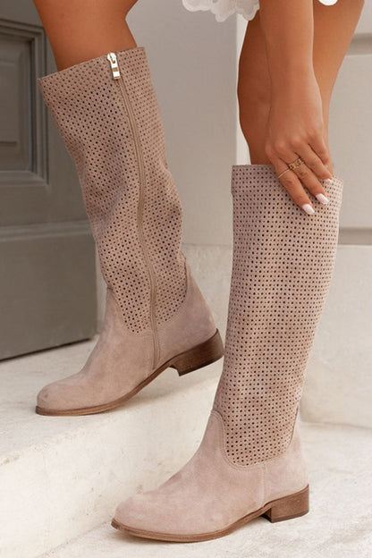 Well Tailored Shoes with a Graceful Silhouette
