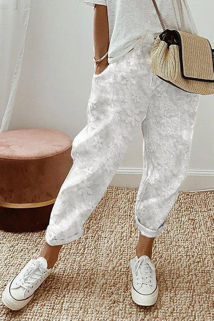 Effortlessly Elegant Pants with a Timeless Design