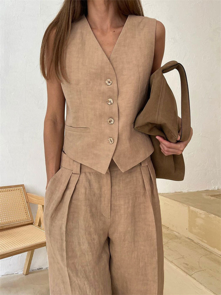 Well Tailored Trousers with a Graceful Silhouette