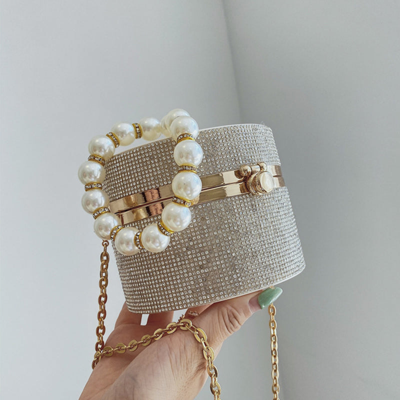 Well Tailored Bag with a Graceful Silhouette