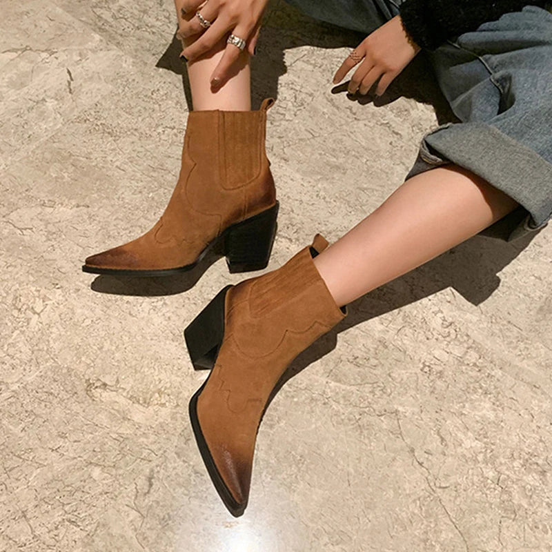 Beautifully Finished Boots in a Timeless Design