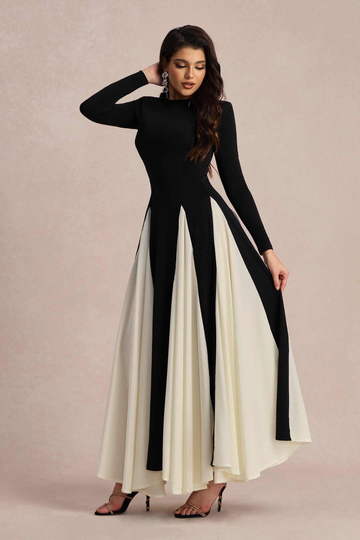 Gracefully Styled Dress for Any Occasion
