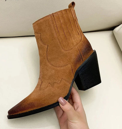 Beautifully Finished Boots in a Timeless Design