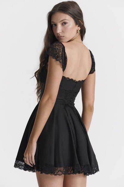 Effortlessly Elegant Dress with a Timeless Design