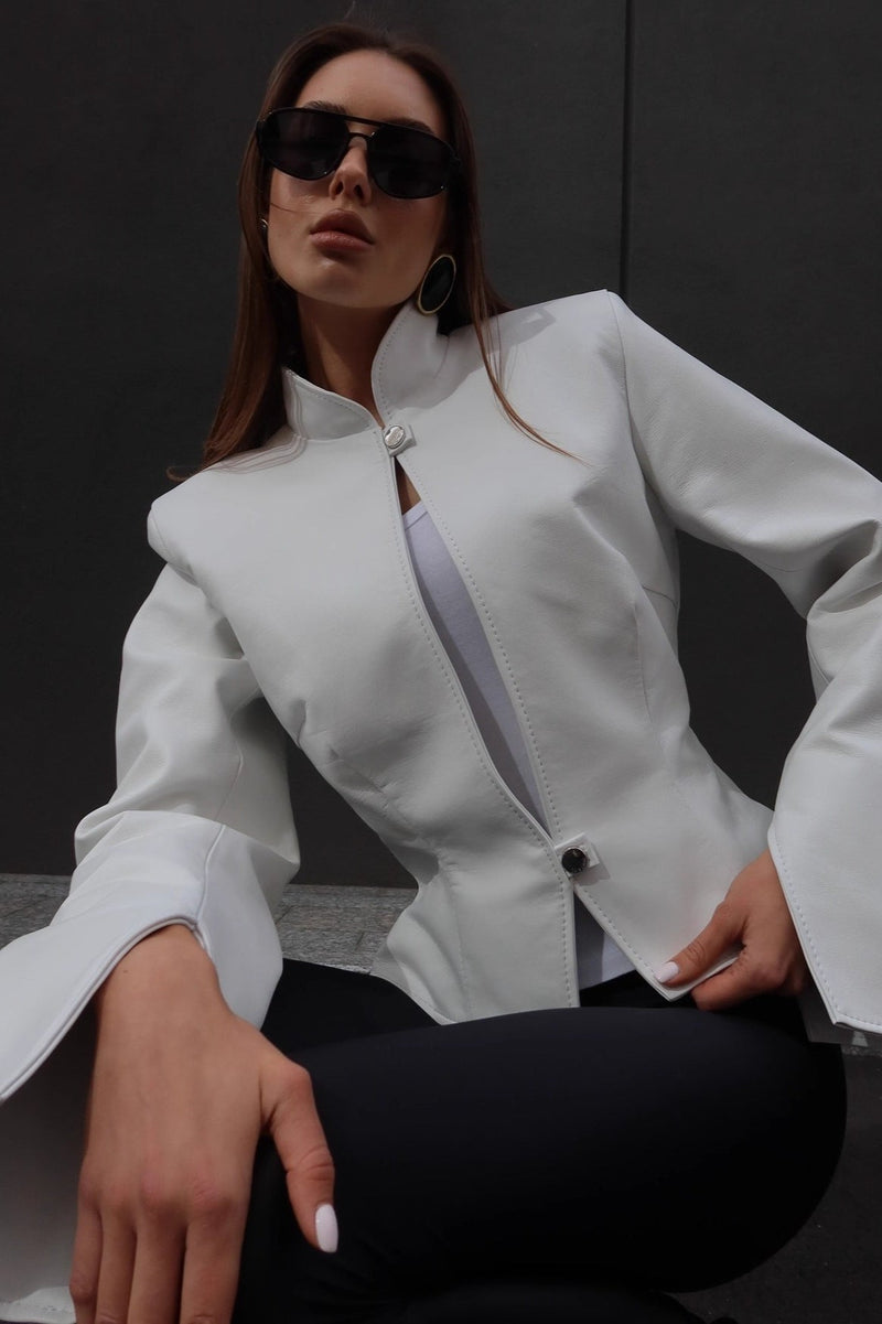 Effortlessly Elegant Jacket with a Timeless Design