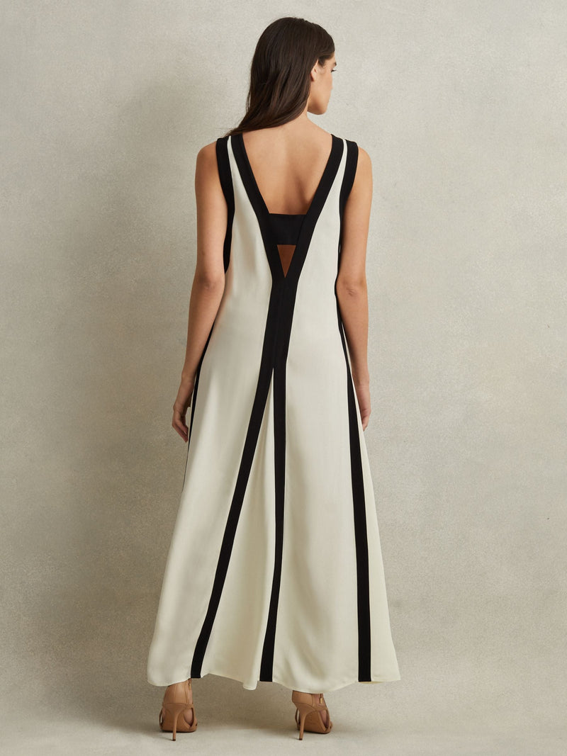 Well Tailored Dress with a Graceful Silhouette