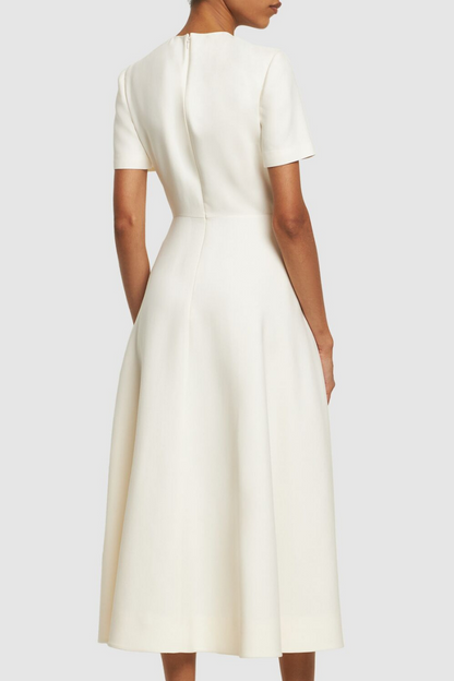 Well Tailored Dress with a Graceful Silhouette
