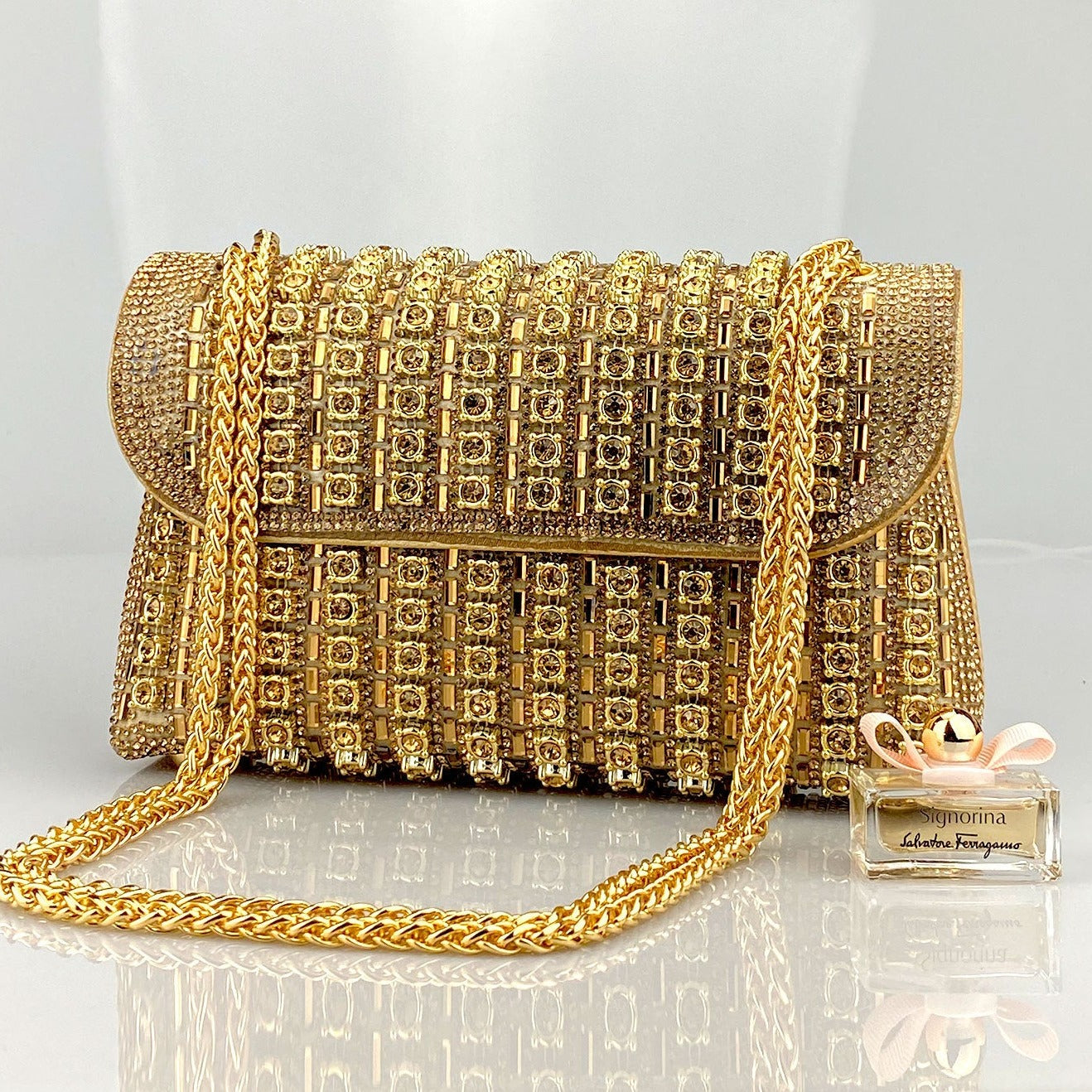 Classic Vintage Bag with a Flattering Fit