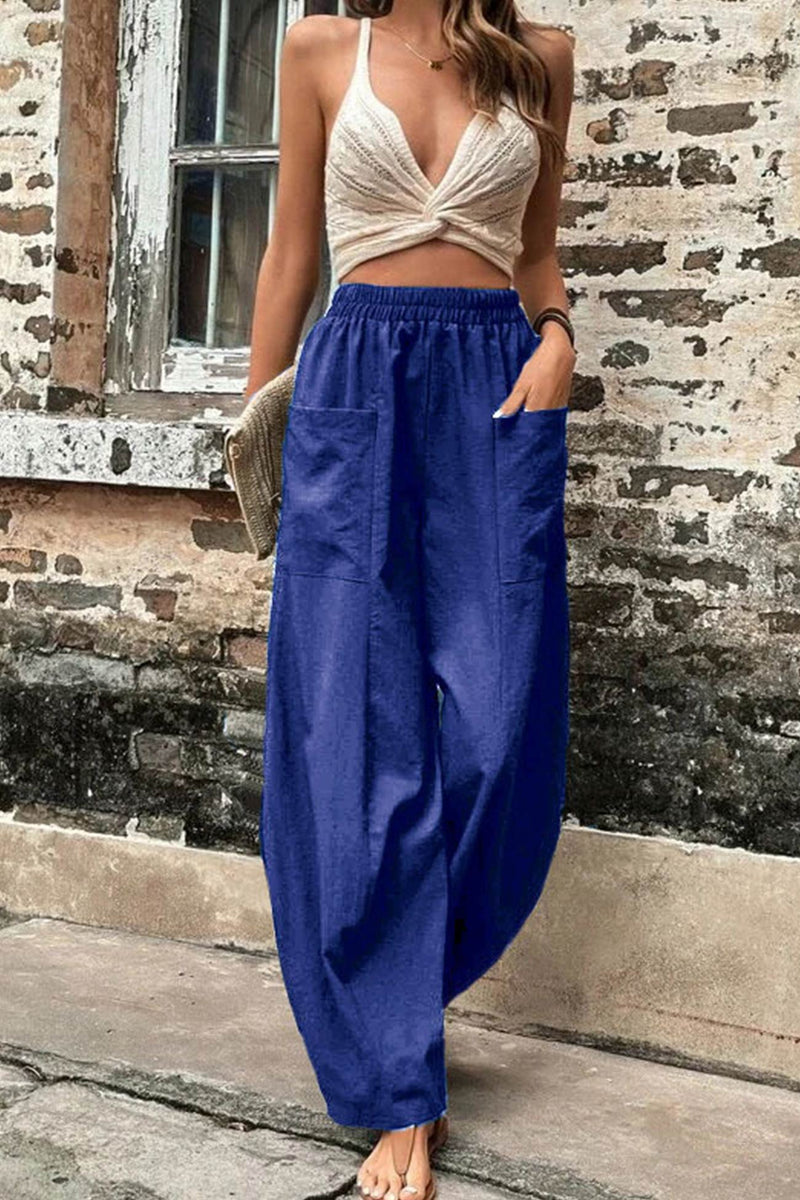 Effortlessly Elegant Pants with a Timeless Design