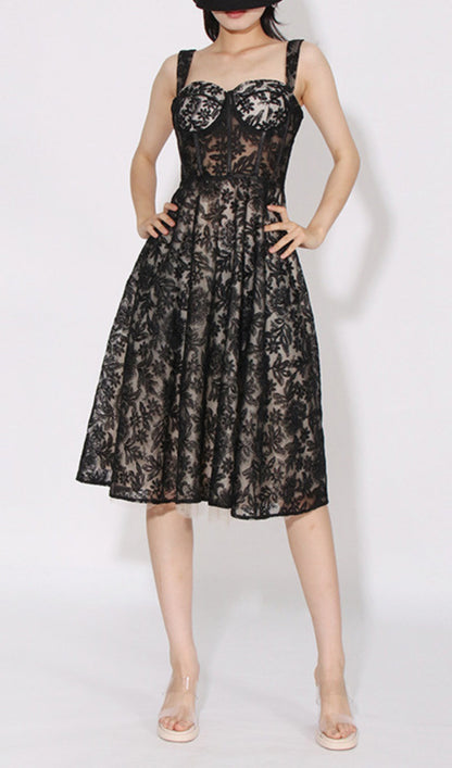 Effortlessly Elegant Dress with a Timeless Design