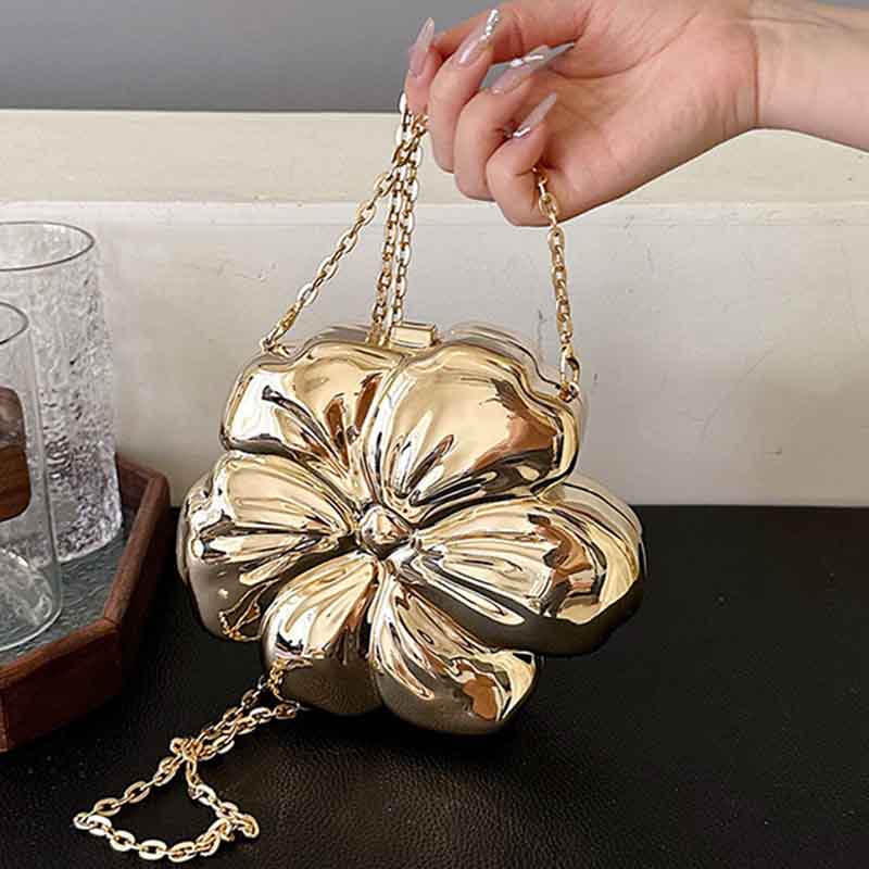 Well Tailored Bag with a Graceful Silhouette
