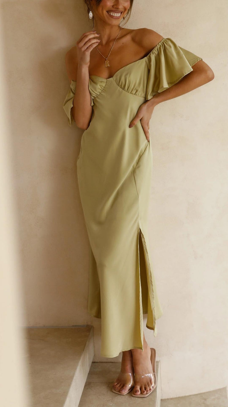 Gracefully Styled Dress for Any Occasion
