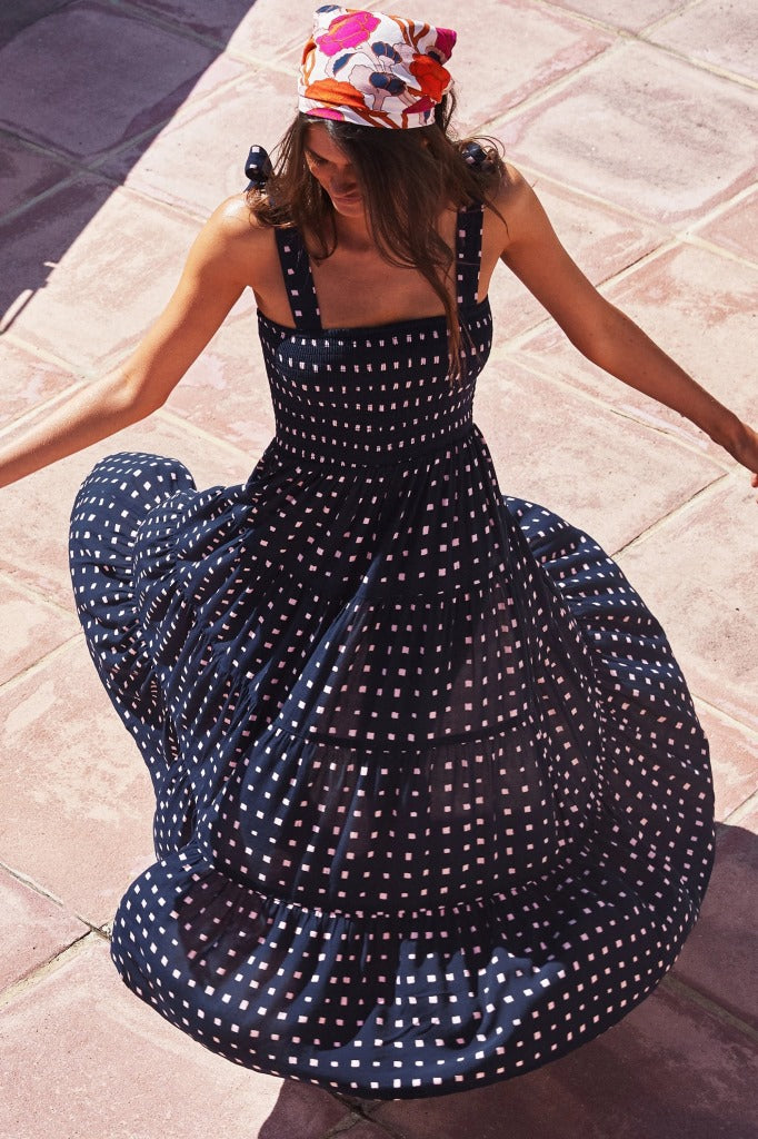 Well Tailored Dress with a Graceful Silhouette