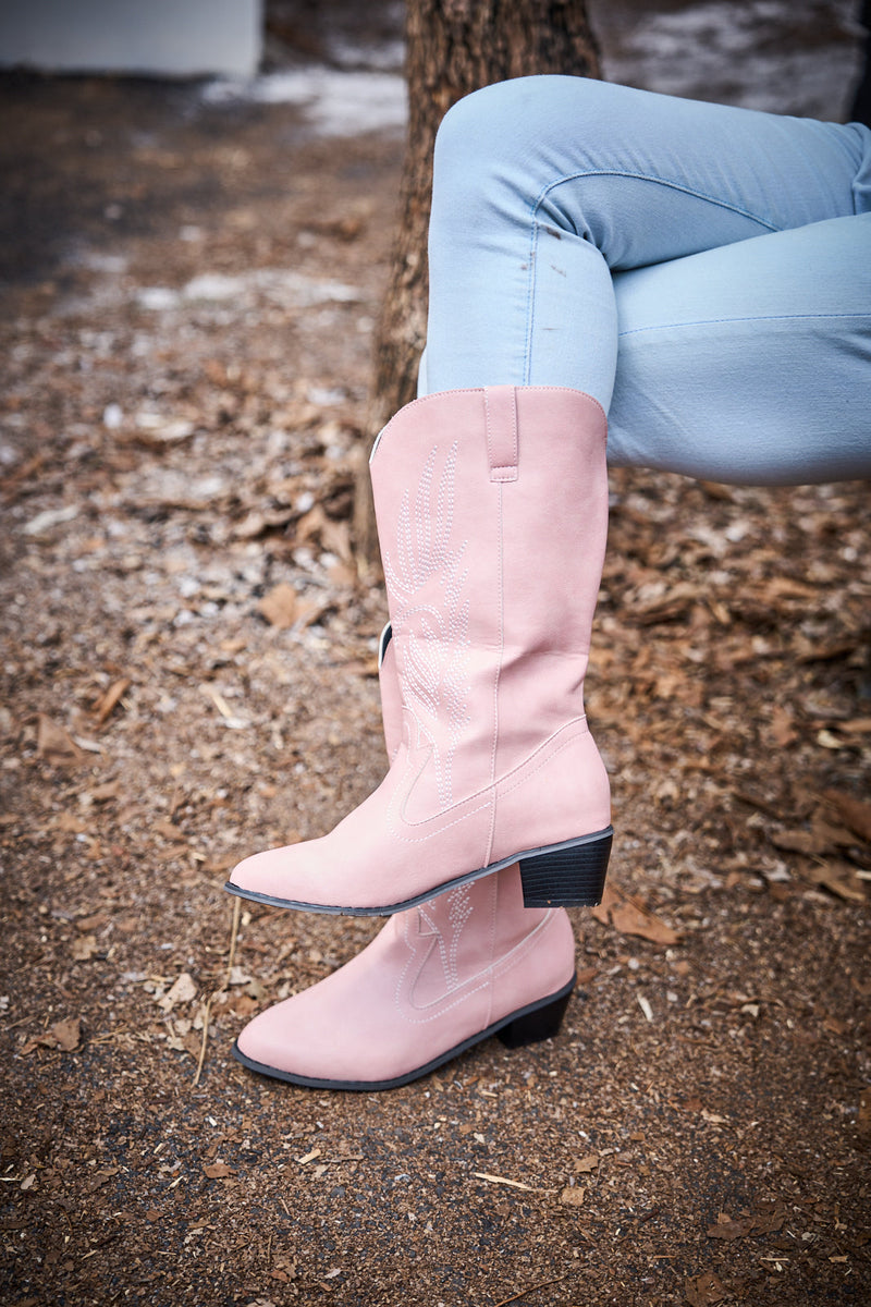 Gracefully Styled Boots for Any Occasion