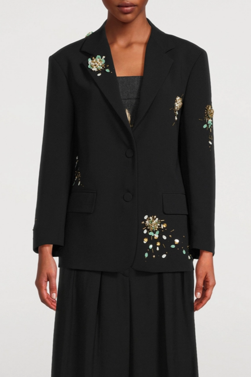 Effortlessly Elegant Garment with a Timeless Design