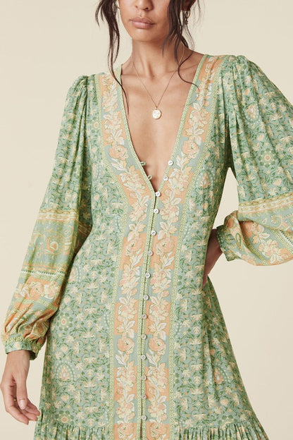 Classic Vintage Dress with a Flattering Fit