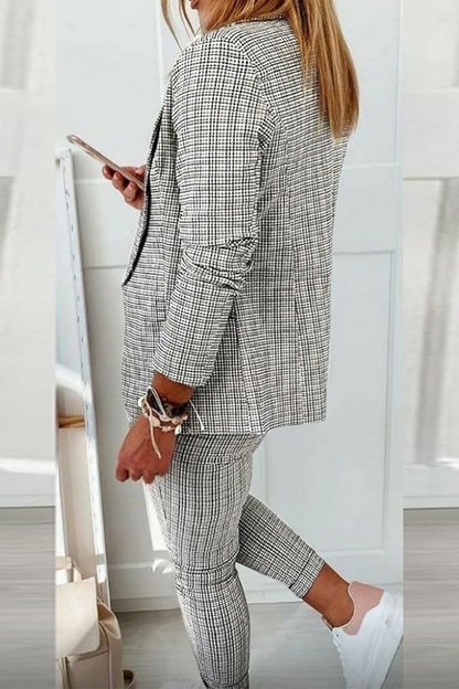 Effortlessly Elegant Garment with a Timeless Design