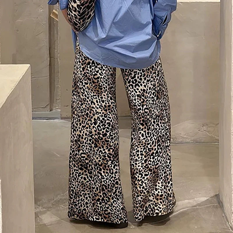 Well Tailored Pants with a Graceful Silhouette