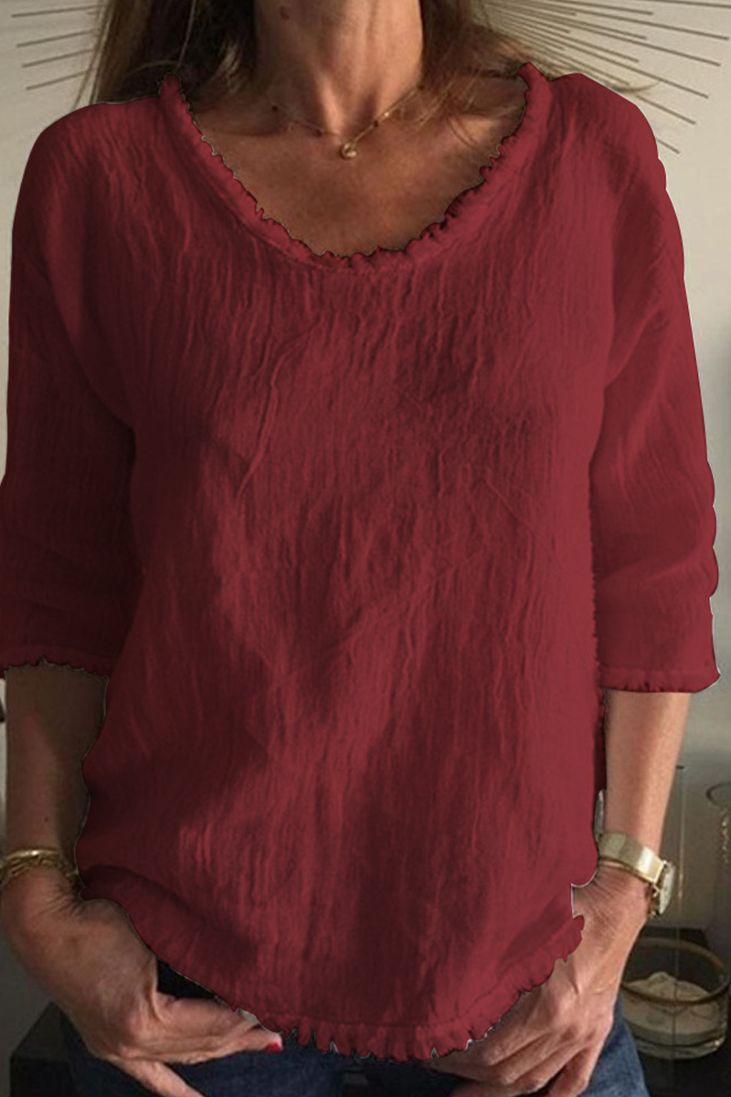Effortlessly Elegant Top with a Timeless Design