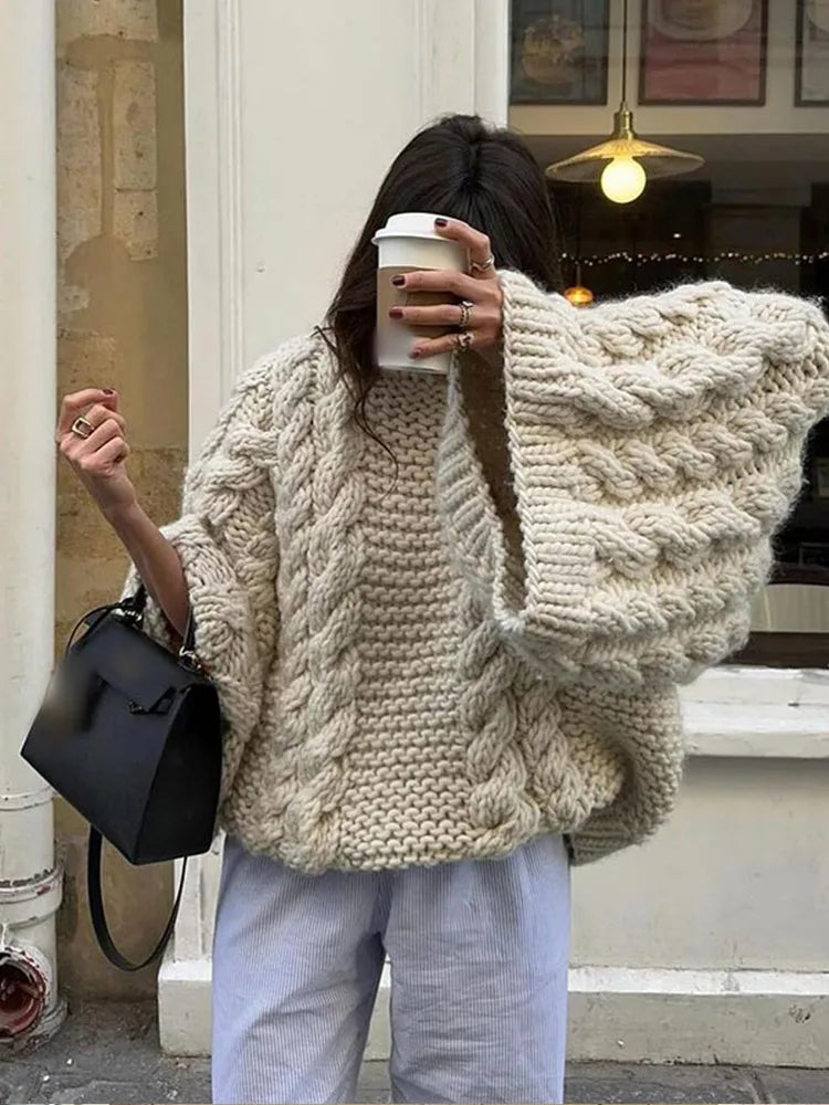Effortlessly Elegant Sweater with a Timeless Design