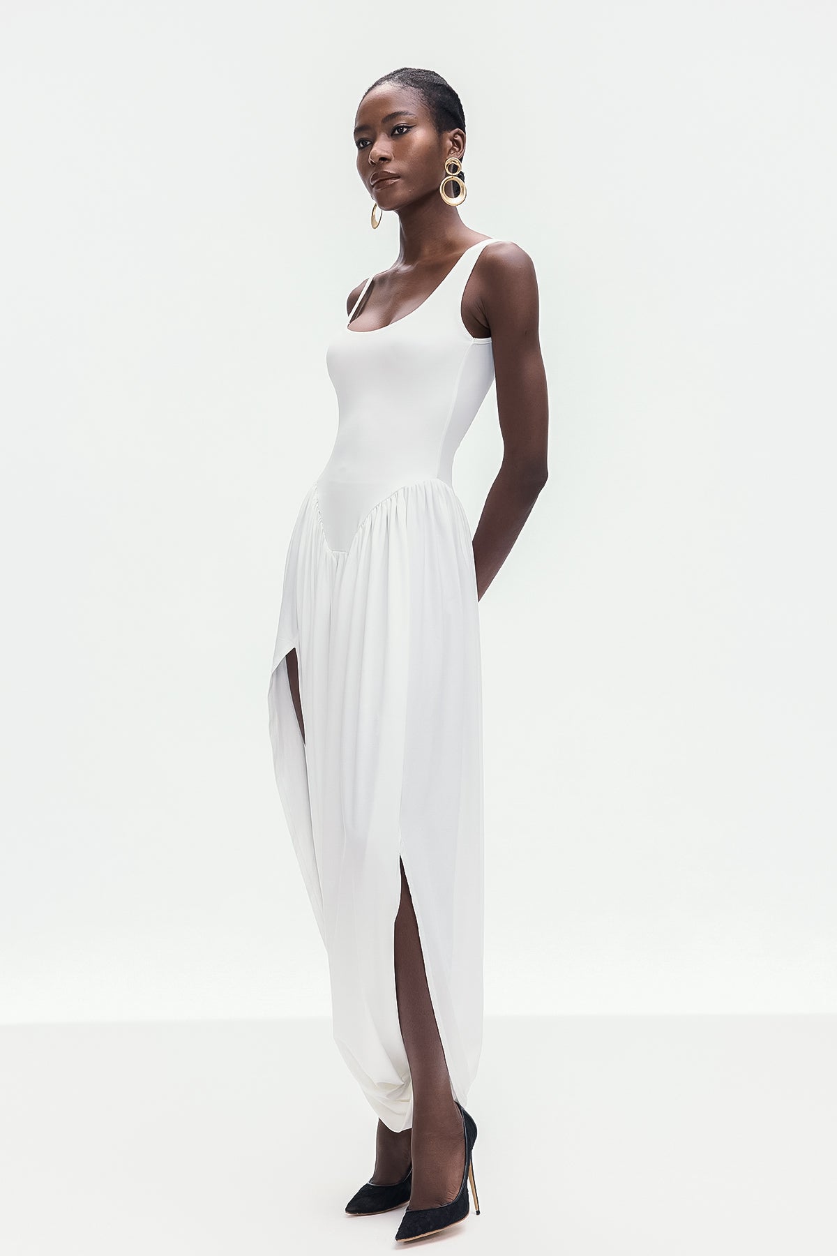 Well Tailored Dress with a Graceful Silhouette