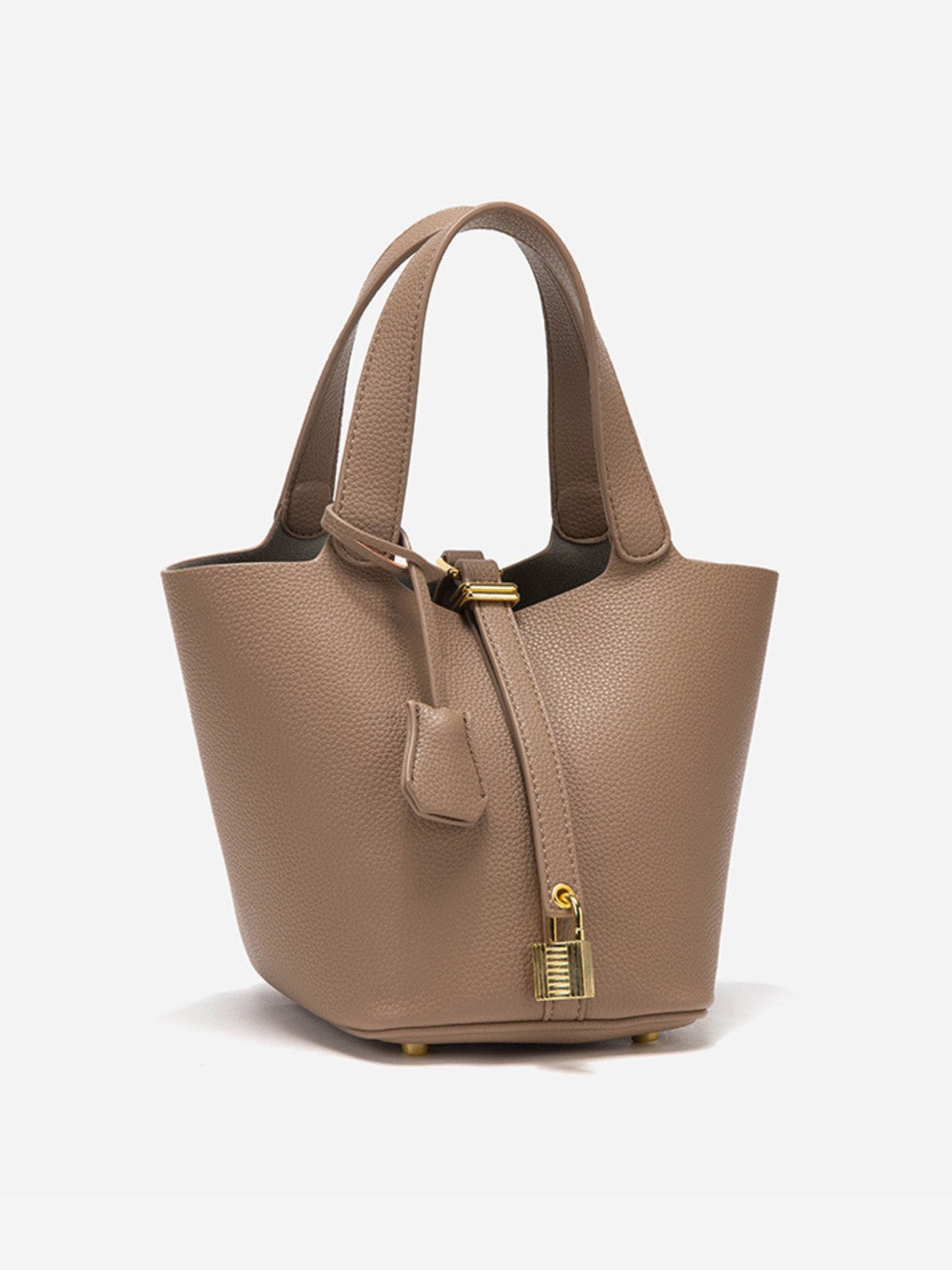 Well Tailored Bag with a Graceful Silhouette