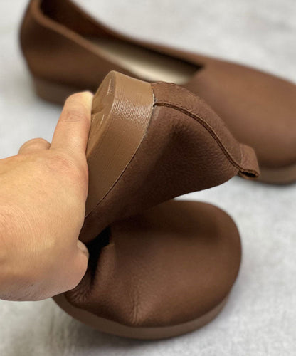 Effortlessly Elegant Shoes with a Timeless Design