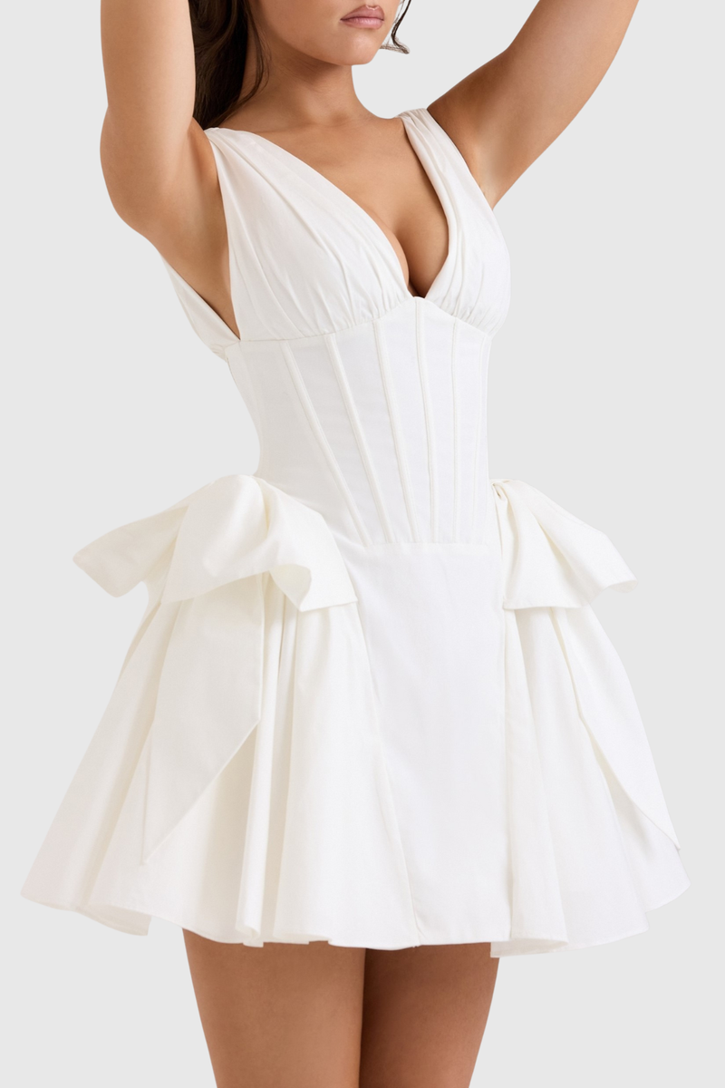 Well Tailored Dress with a Graceful Silhouette