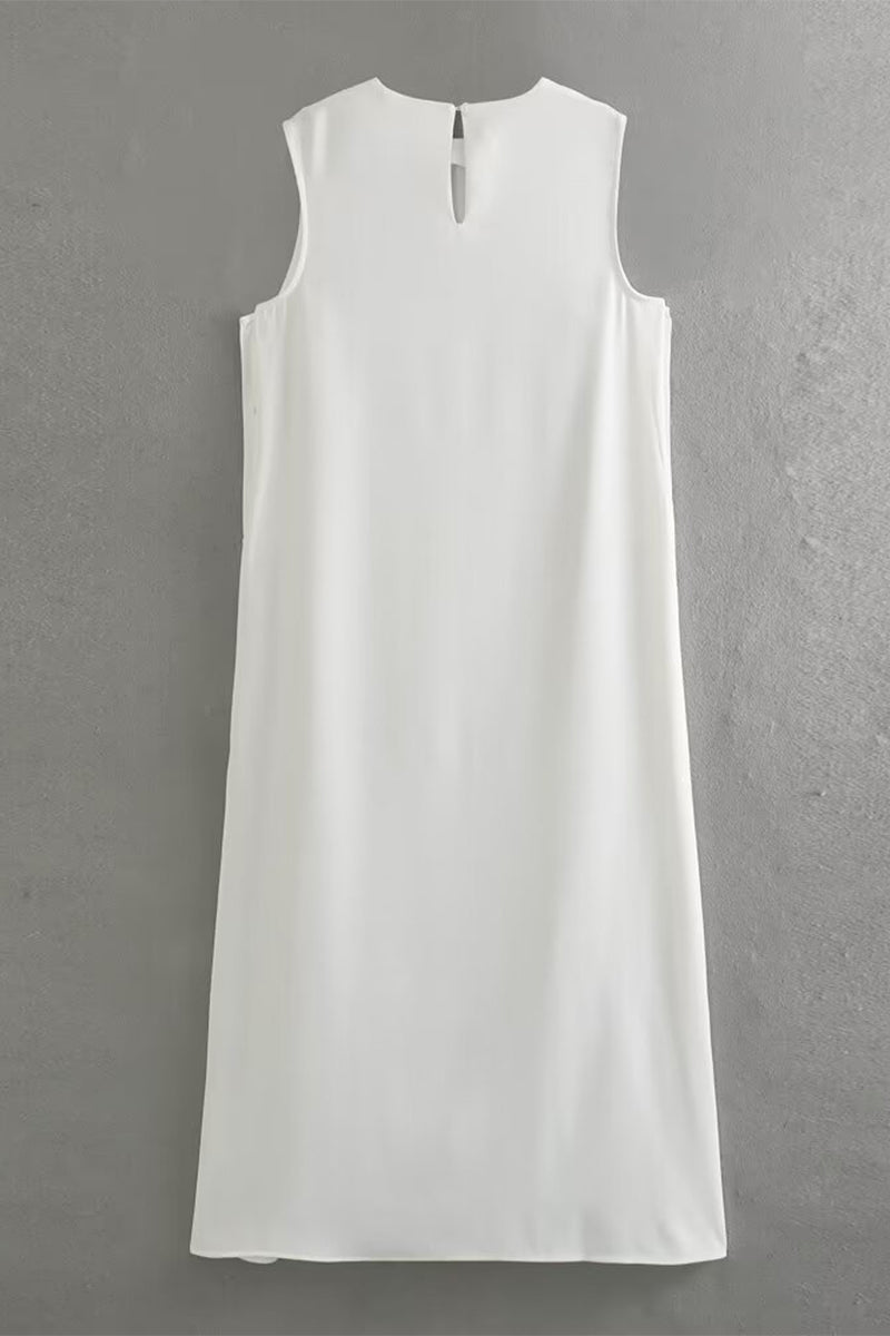 Well Tailored Dress with a Graceful Silhouette