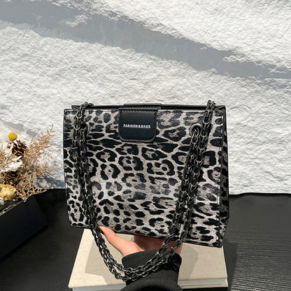 Beautifully Crafted Bag in a Classic Style