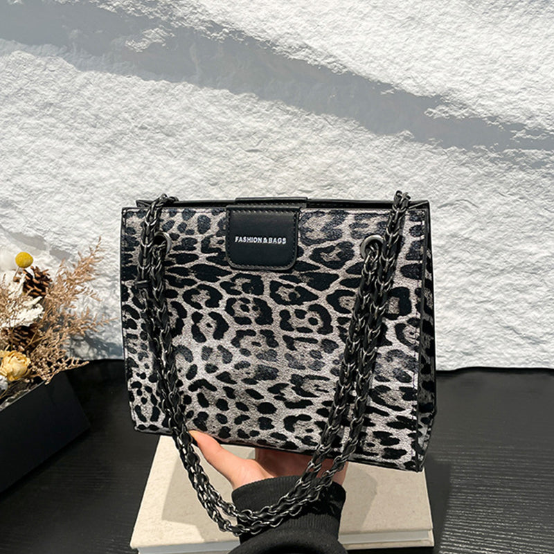 Beautifully Crafted Bag in a Classic Style