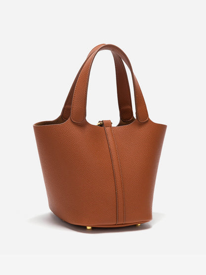 Well Tailored Bag with a Graceful Silhouette