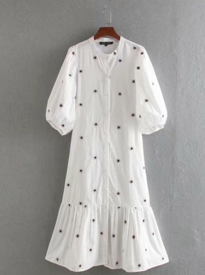 Effortlessly Elegant Dress with a Timeless Design