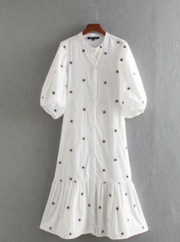 Effortlessly Elegant Dress with a Timeless Design