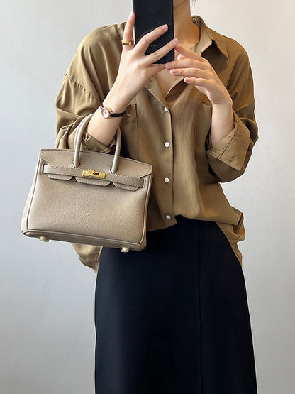 Well Tailored Blouse with a Graceful Silhouette