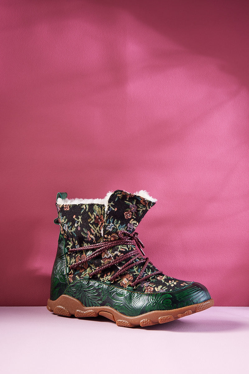Beautifully Finished Boots in a Timeless Design