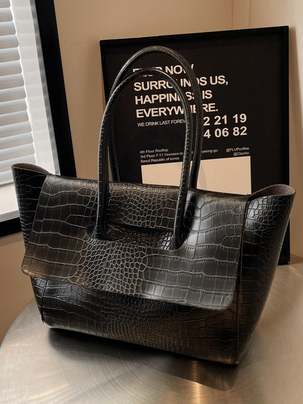 Beautifully Finished Bag in a Timeless Design