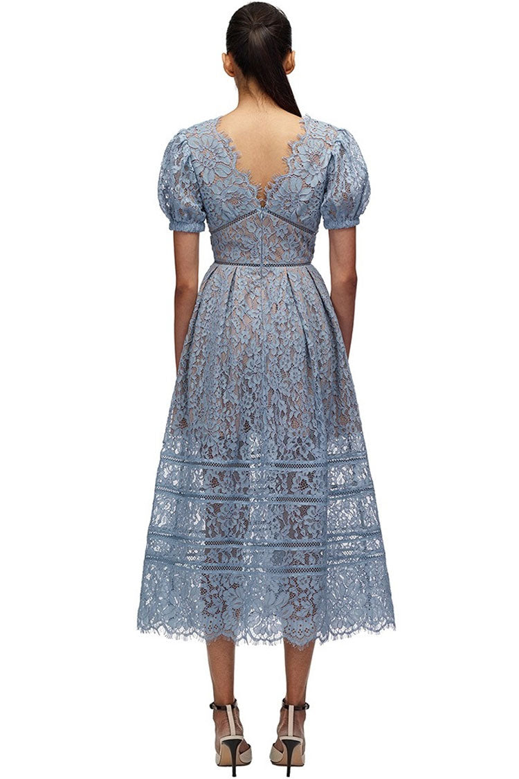 Well Tailored Dress with a Graceful Silhouette