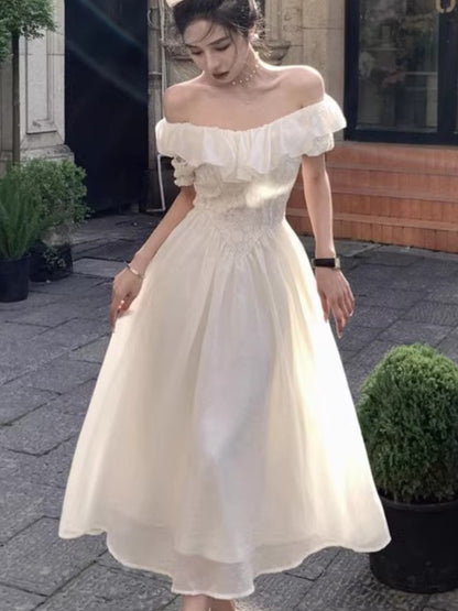 Well Tailored Dress with a Graceful Silhouette