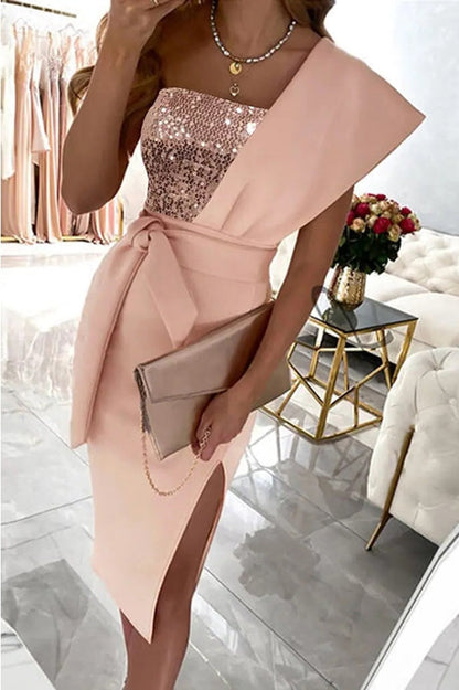 Well Tailored Dress with a Graceful Silhouette