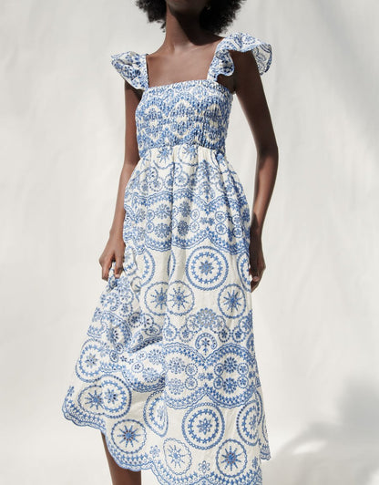 Beautifully Finished Dress in a Timeless Design