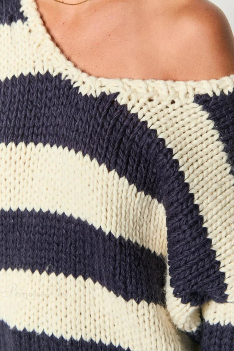 Effortlessly Elegant Sweater with a Timeless Design