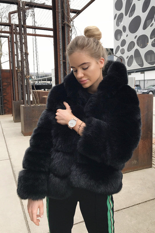 Beautifully Finished Coat in a Timeless Design